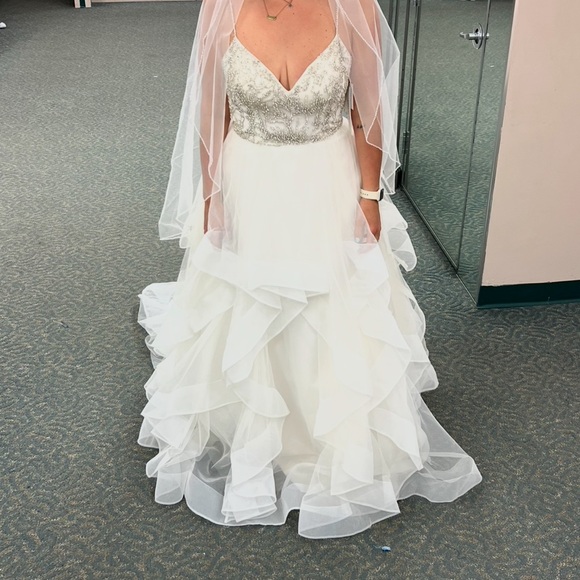 Elegant White Wedding Dress with Silver Embellishments - Picture 9 of 11